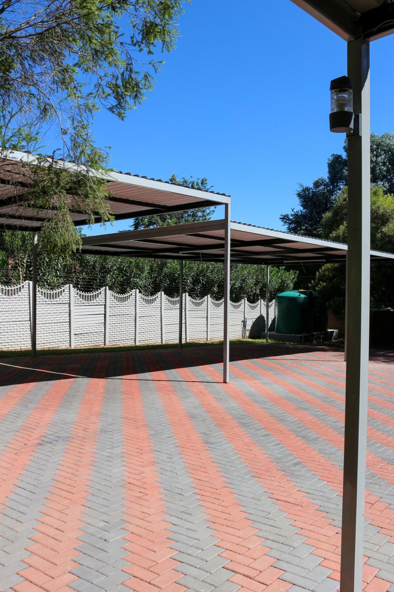 Luxury Heights Bed And Breakfast- Pool Ready For Use Newcastle Exterior photo