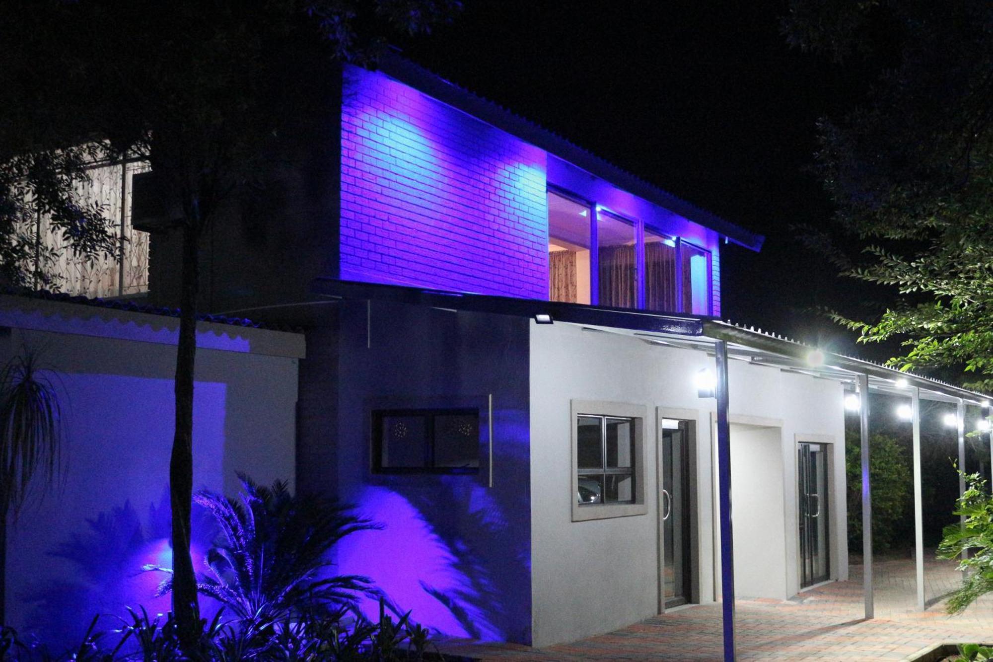 Luxury Heights Bed And Breakfast- Pool Ready For Use Newcastle Exterior photo