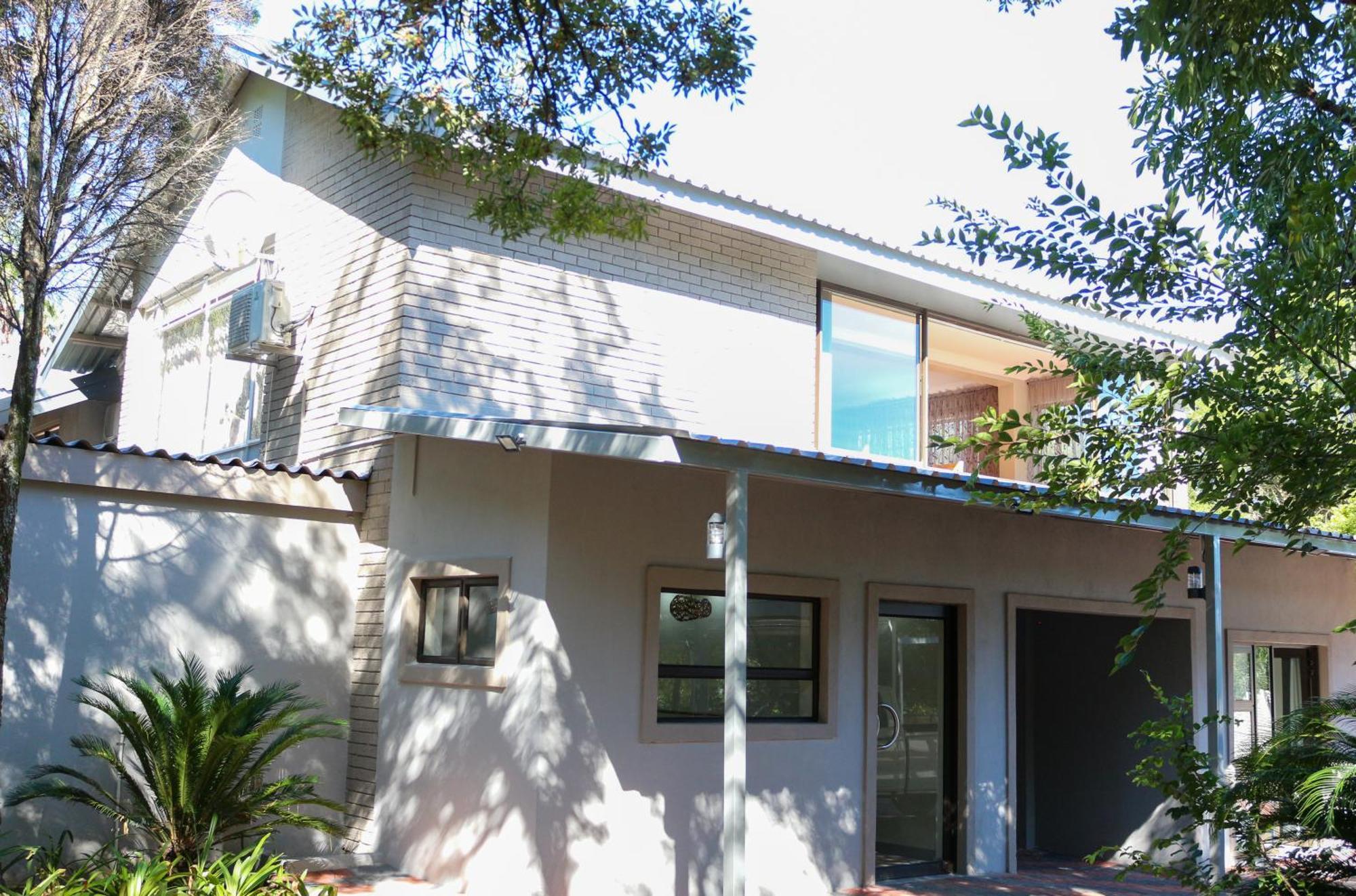 Luxury Heights Bed And Breakfast- Pool Ready For Use Newcastle Exterior photo