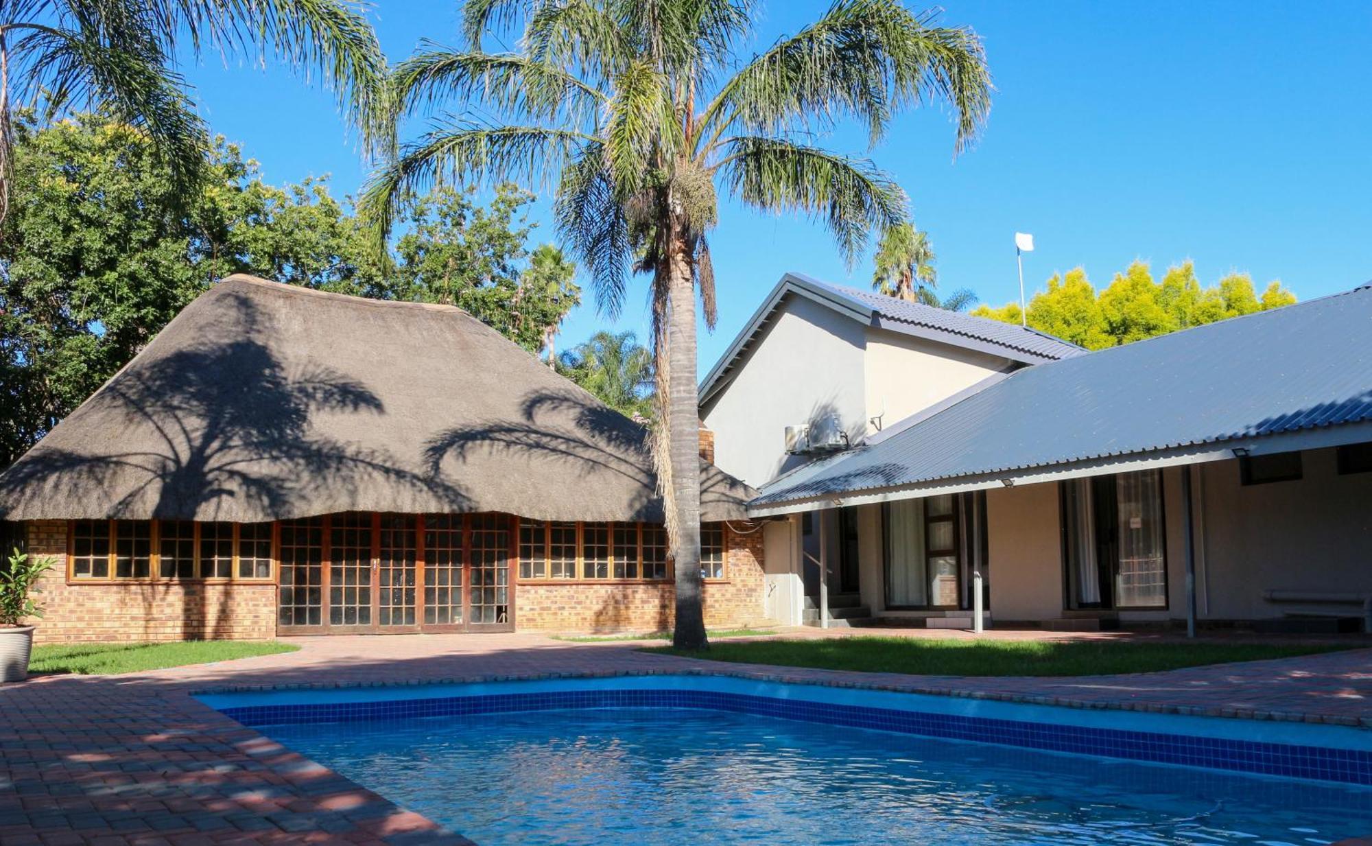 Luxury Heights Bed And Breakfast- Pool Ready For Use Newcastle Exterior photo