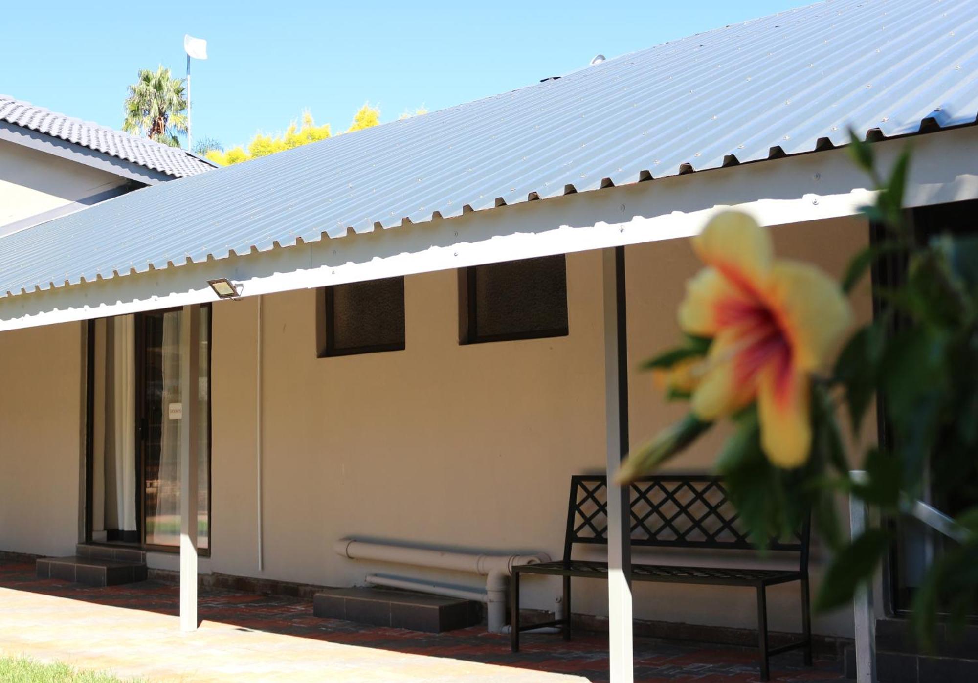 Luxury Heights Bed And Breakfast- Pool Ready For Use Newcastle Exterior photo