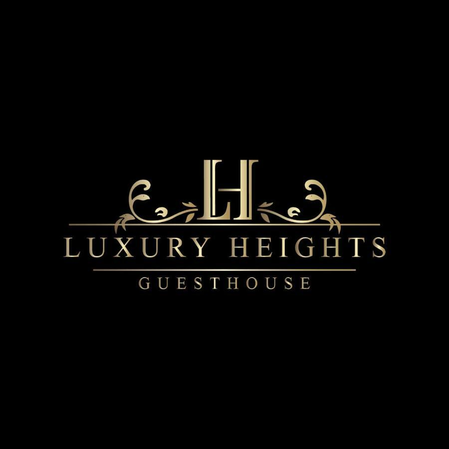 Luxury Heights Bed And Breakfast- Pool Ready For Use Newcastle Exterior photo